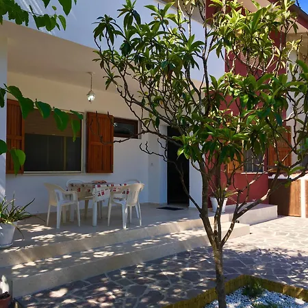 Pineta Sul Mare S'ena E Sa Chitta بيت للعطل